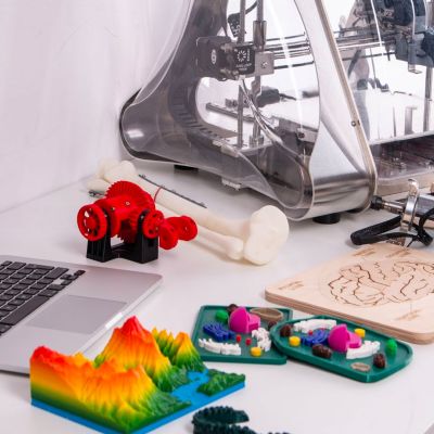 Computer laptop with STEM learning items