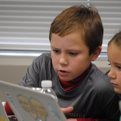 children working on a computer