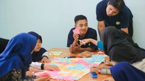 Students and teachers playing a game together.